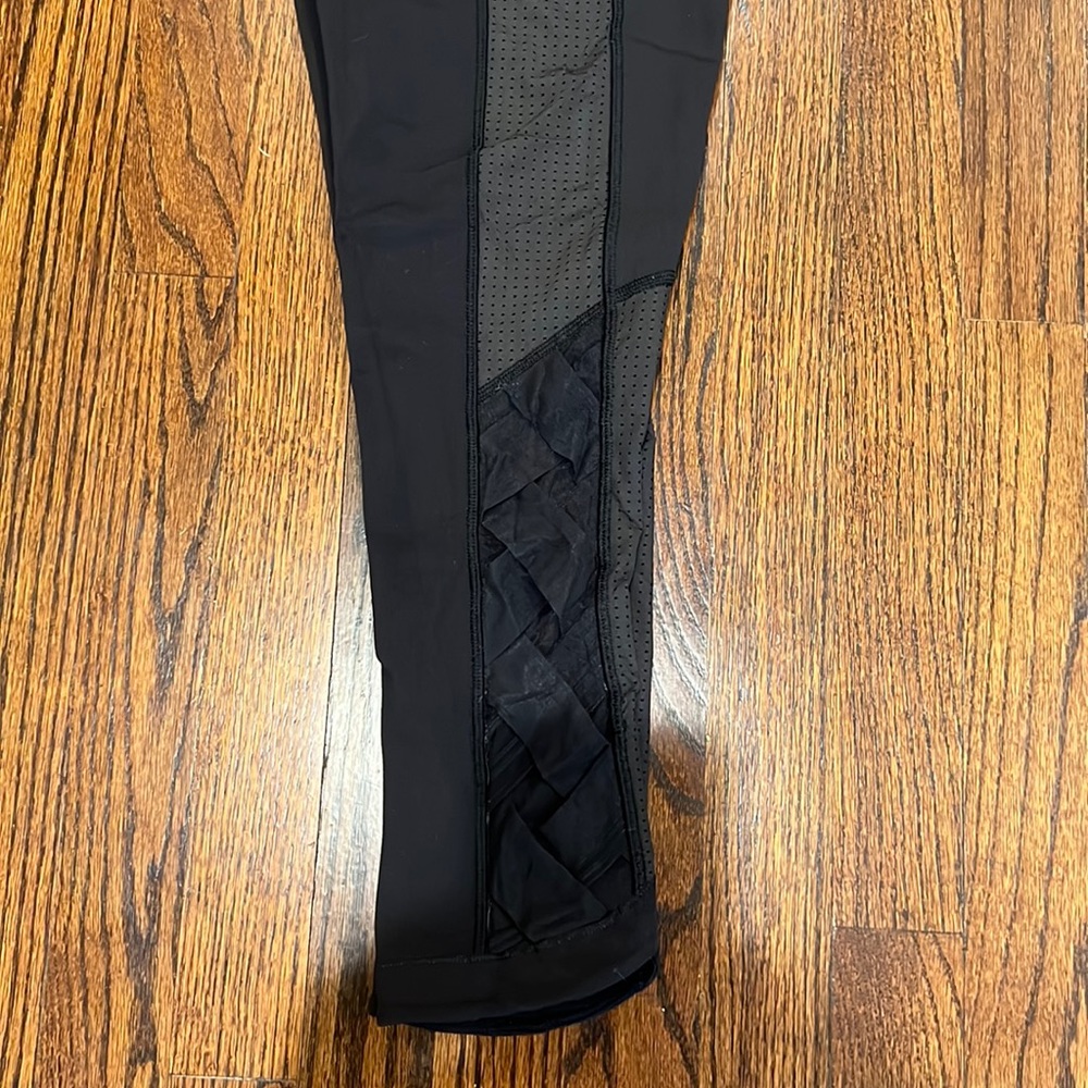 🍋Lululemon Perforated Mesh Crop! - Picture 6 of 14